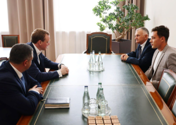 Рязанский губернатор Малков встретился со спортсменом Захаром Петровым