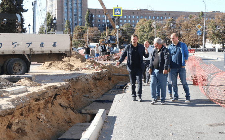 Мэр Рязани Артемов осмотрел ход капремонта на улицах Татарской и Пушкина