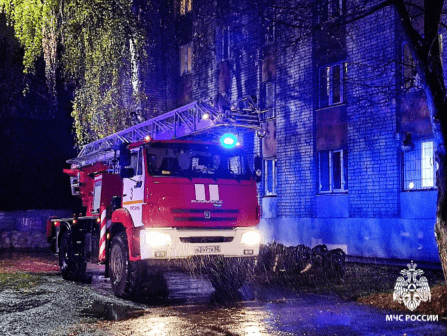 Из горящего общежития РязГМУ на улице Высоковольтной эвакуировали более 500 человек