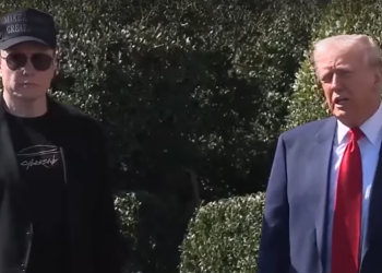 Президент США Дональд Трамп планирует заставить Россию прекратить огонь на Украине Президент США Дональд Трамп планирует заставить Россию прекратить огонь на Украине