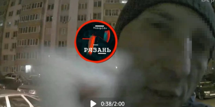 Пьяный рязанец разбил молотком домофон