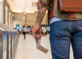 Рязанка фиктивно прописала в своей квартире 6 мигрантов Рязанка фиктивно прописала в своей квартире 6 мигрантов