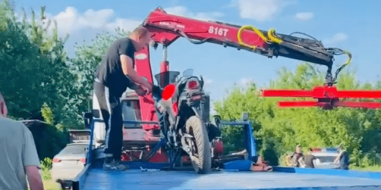 В Рязанском районе полицейские задержали 41-летнего мотоциклиста без водительских прав В Рязанском районе полицейские задержали 41-летнего мотоциклиста без водительских прав