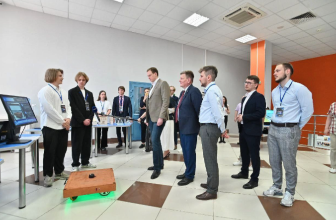 Рязанский губернатор Павел Малков посетил детский технопарк "Кванториум "Дружба"