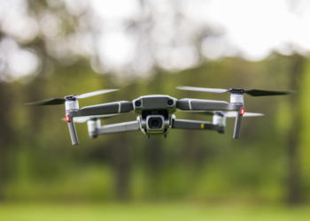 Малков: в Рязани из-за падения осколков БПЛА повреждены автомобили и разбиты окна в жилых домах