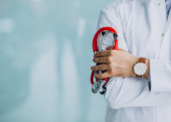 Реаниматолог Вахляев назвал заболевания, которые сопровождаются отеками