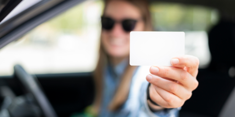 Россиянкам грозит штраф за водительские права с девичьей фамилией Россиянкам грозит штраф за водительские права с девичьей фамилией