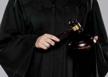 Бывший сотрудник Рязанского радиозавода получил условный срок за кражу 8 миллионов Бывший сотрудник Рязанского радиозавода получил условный срок за кражу 8 миллионов