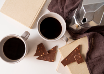 Врач Тен рассказала о пользе сочетания кофе и темного шоколада