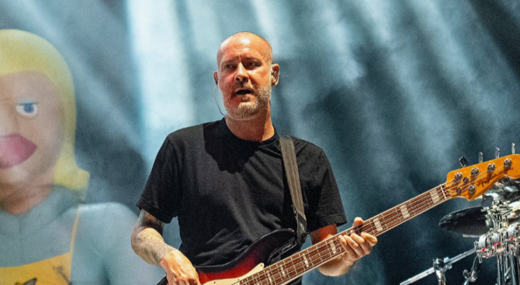 В возрасте 48 лет умер бас-гитарист рок-группы "Limp Bizkit" Сэм Риверс