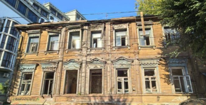 Рязанцы сообщили об историческом здании в центре города, которое разваливается