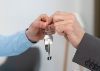 В Госдуме предложили выдавать россиянам бесплатные квартиры с рождения