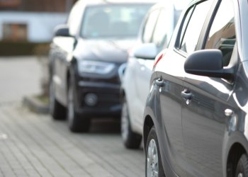 С начала 2025 года за парковку на газонах оштрафовали 11 199 рязанских водителей