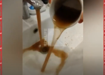 Рязанцы сообщили о коричневой воде, текущей из крана