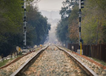 На железнодорожном переходе в Рязани поезд насмерть сбил мужчину