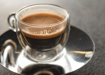 Наименьшей популярностью среди кофейных напитков пользуется кофе лунго Наименьшей популярностью среди кофейных напитков пользуется кофе лунго