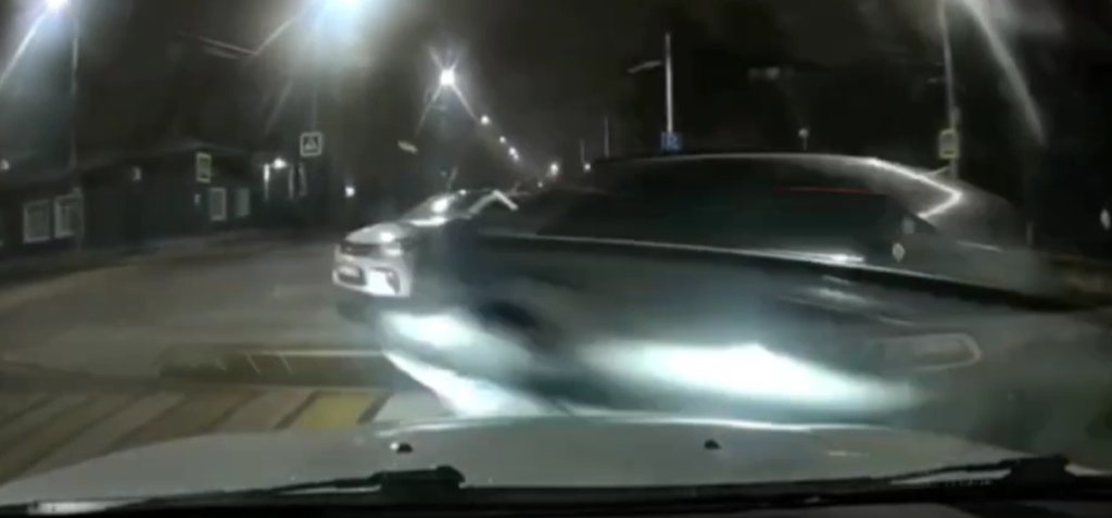 Около рязанской мэрии столкнулись три автомобиля