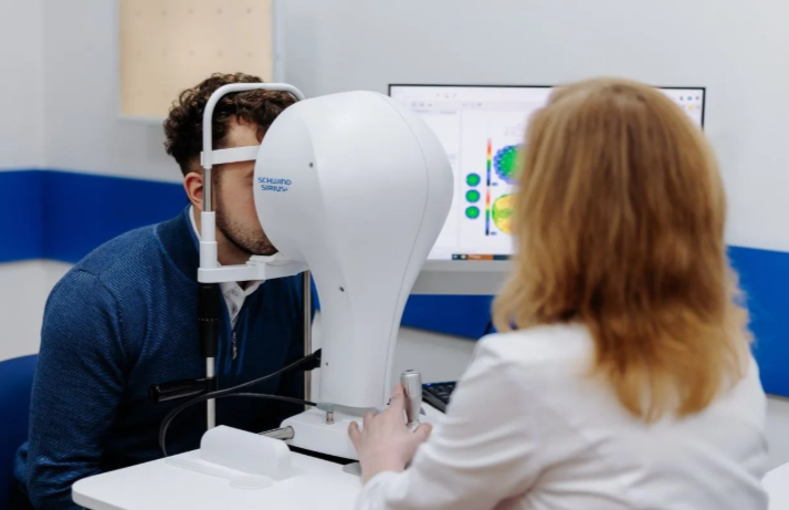 Павел Малков посетил новый Центр рефракционной хирургии, открывшийся в Рязани