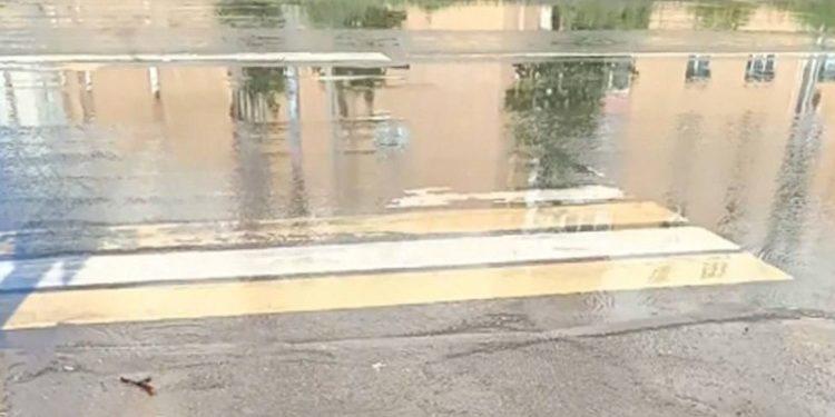 Рязанскую улицу Кальную залило канализационными стоками