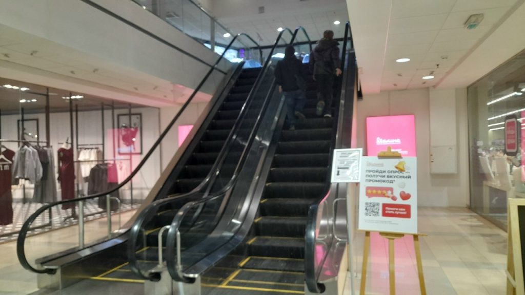 Рязанка пожаловалась на неработающий эскалатор в ТРЦ "Малина"
