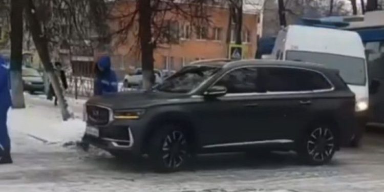 ГАИ проверит информацию об автомобиле, перегородившем дорогу скорой помощи в Рязани