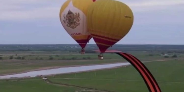 В небо над Рязанской областью подняли огромную Георгиевскую ленту