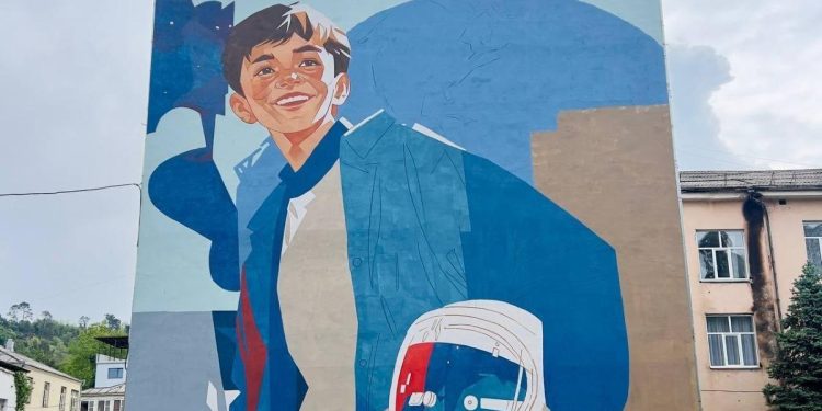 Рязанский художник Демкин создал мурал в Абхазии