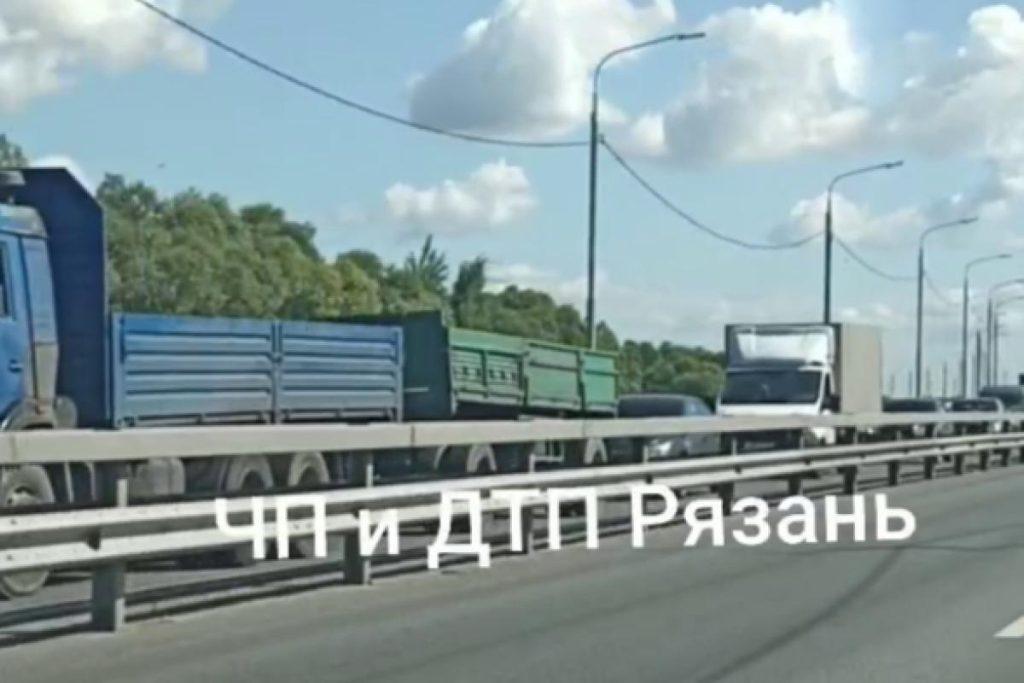 На Северной окружной из-за загоревшейся ГАЗели образовалась огромная пробка