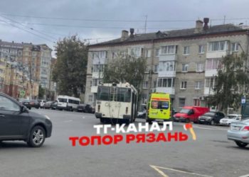 В центре Рязани обратили внимание на автомобиль реанимации