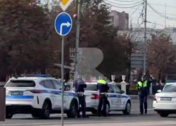 На рязанской улице Ленина засняли скопление полицейских машин