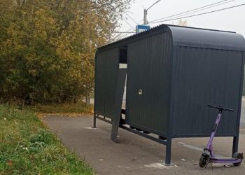 В Рязани неизвестные разгромили антивандальную остановку В Рязани неизвестные разгромили антивандальную остановку