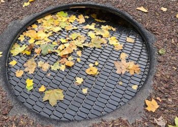 Горожане возмутились качеством батутов на детских площадках в центре Рязани Горожане возмутились качеством батутов на детских площадках в центре Рязани