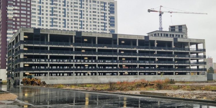 В районе рязанского ТРЦ «Премьер» построили многоуровневую парковку