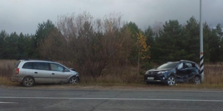 В Клепиковском районе столкнулись два легковых автомобиля
