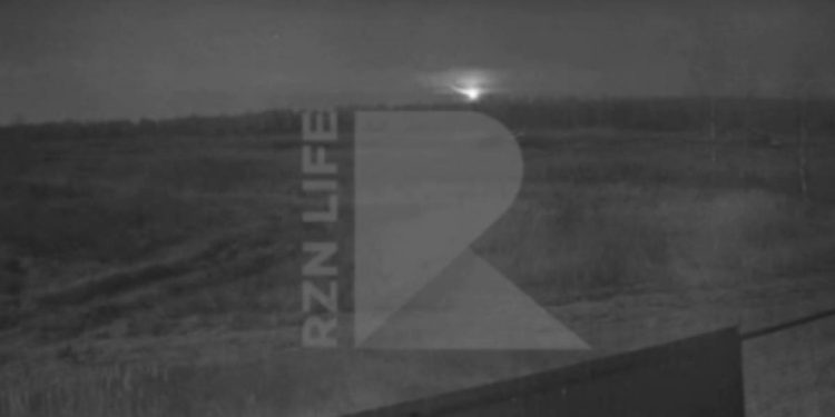 Над Рязанской областью засняли пролетевший метеорит Над Рязанской областью засняли пролетевший метеорит