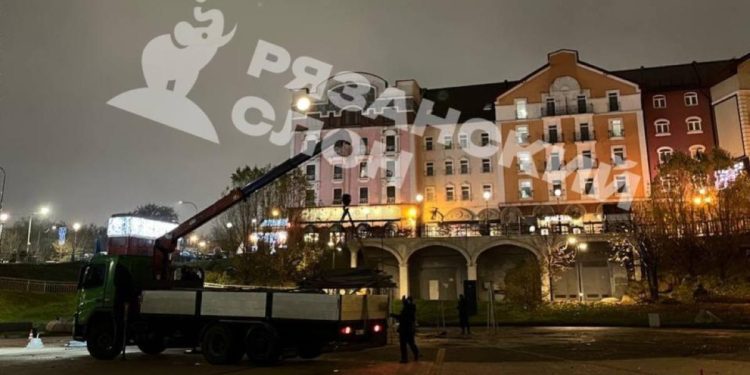 Рязанский Лыбедский бульвар остался без елки Рязанский Лыбедский бульвар остался без елки