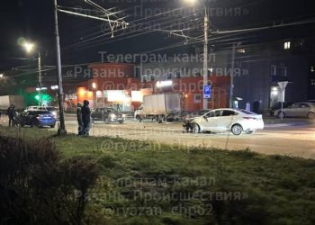 На улице Крупской столкнулись две легковушки