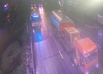 Контактную сеть в центре Рязани повредил грузовик Контактную сеть в центре Рязани повредил грузовик