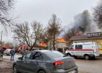 В рязанском Касимове сгорели два жилых дома, погибла женщина В рязанском Касимове сгорели два жилых дома, погибла женщина