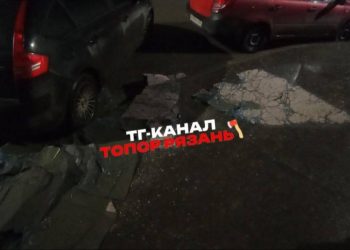 С фасада рязанской многоэтажки отвалилась часть облицовки