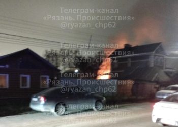 На улице Лесопарковой горел дом