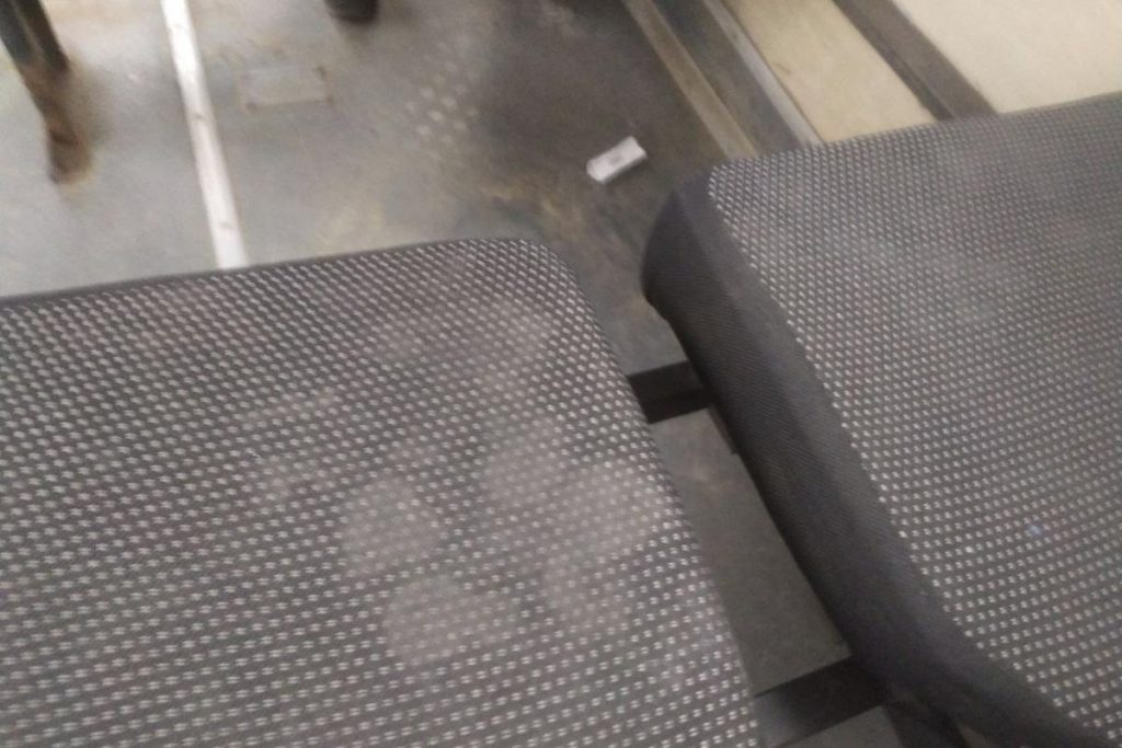 Рязанцы сообщили о грязных сидениях в междугороднем автобусе "Мурмино-Казарь"