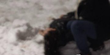 В Рязани ледяная глыба травмировала девушку