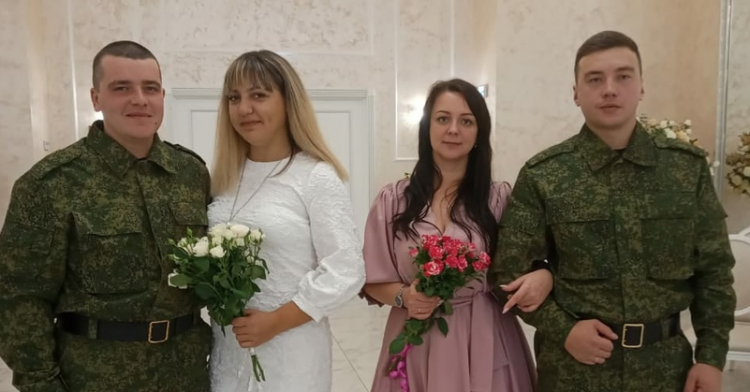 Рязанский ЗАГС поделился снимком новобрачных в военной форме
