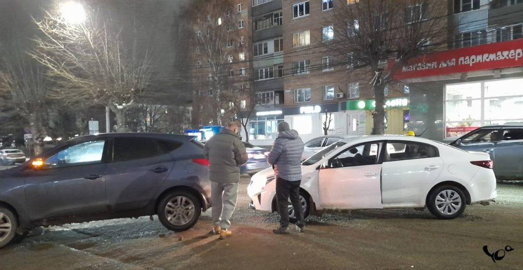 В центре Рязани образовалась пробка из-за ДТП