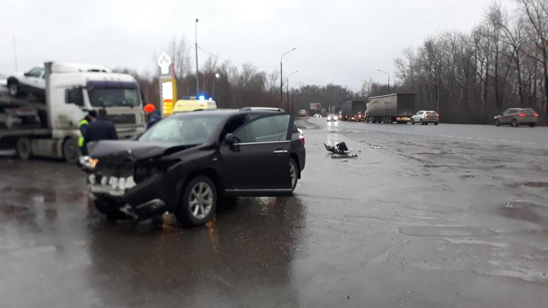 На Куйбышевском шоссе «Opel Astra» врезался в «Toyota Highlander». Есть пострадавший