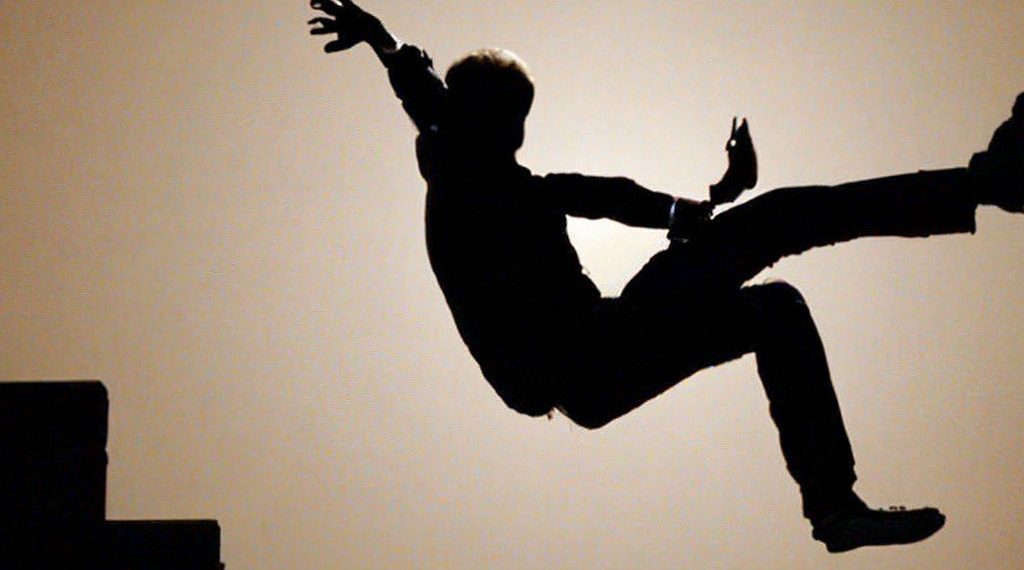 В Рязанской области рабочий погиб при падении с лестницы В Рязанской области рабочий погиб при падении с лестницы