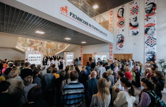 Малков посетил выставку, посвященную рязанке Надежде Хвощинской