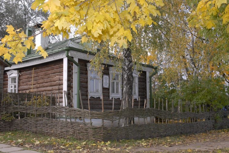 Безруков сыграет поэта Есенина в октябрьском спектакле в Константинове под Рязанью