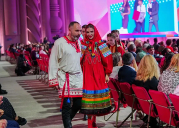 Семья Слетовых из Скопинского района стала победителем Всероссийского конкурса "Семья года" Семья Слетовых из Скопинского района стала победителем Всероссийского конкурса «Семья года»